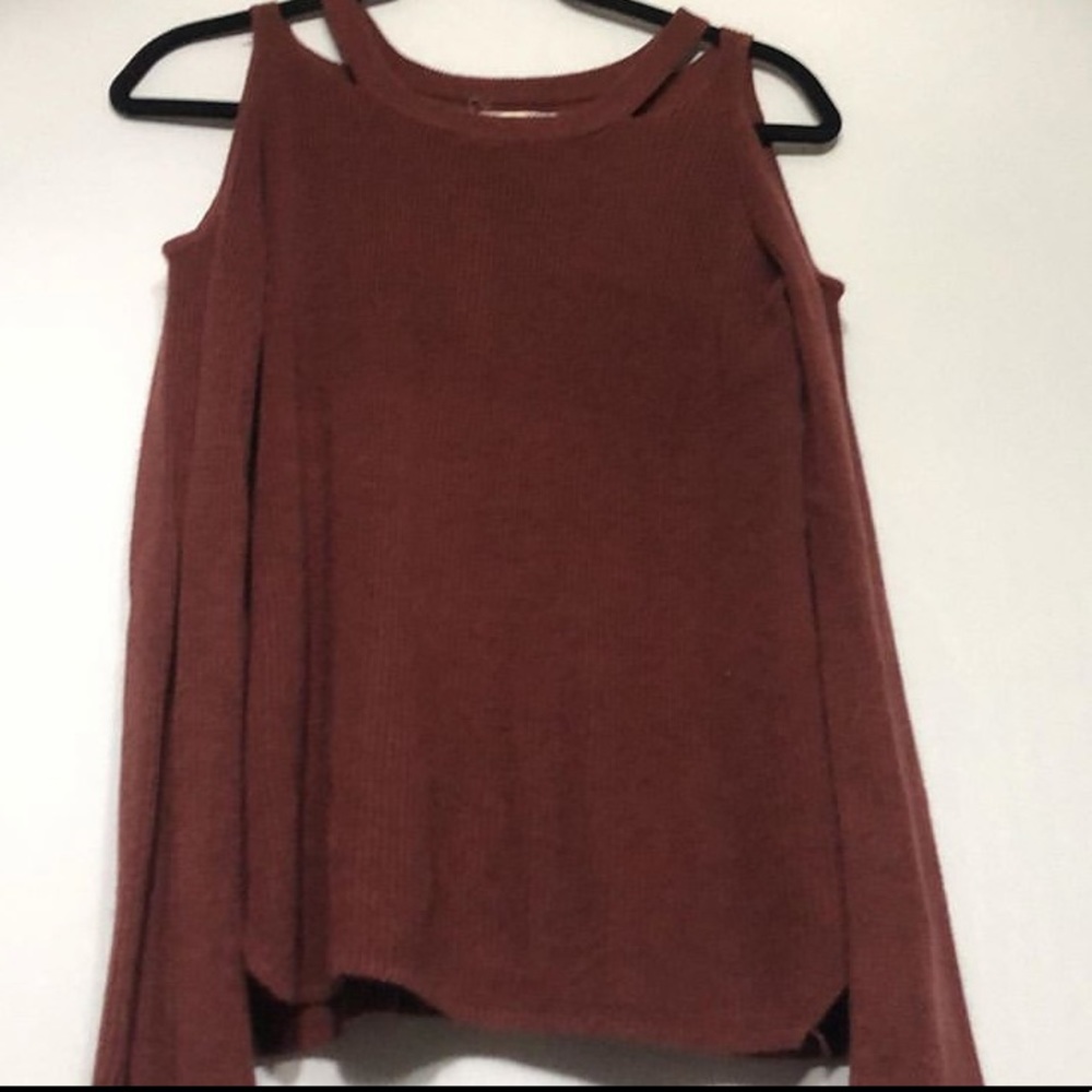 Open shoulder maroon shirt